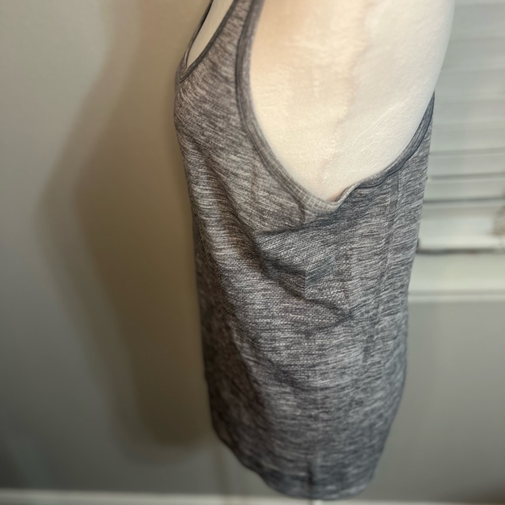 Lululemon Size 10 Swiftly Tech Run
Racerback Heathered Gray Tank Top Shirt - Picture 15 of 16